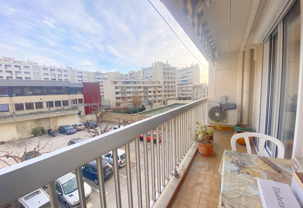 Appartement T5 avec parking privatif à vendre dans le quartier toulonnais de l'Aguillon