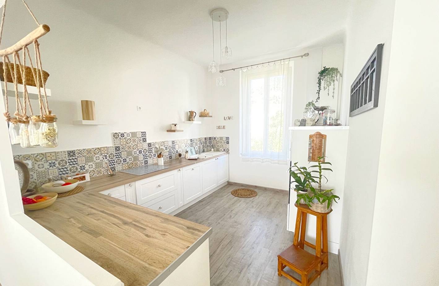 Appartement de type haut de villa, rénové, à vendre quartier des Routes à Toulon