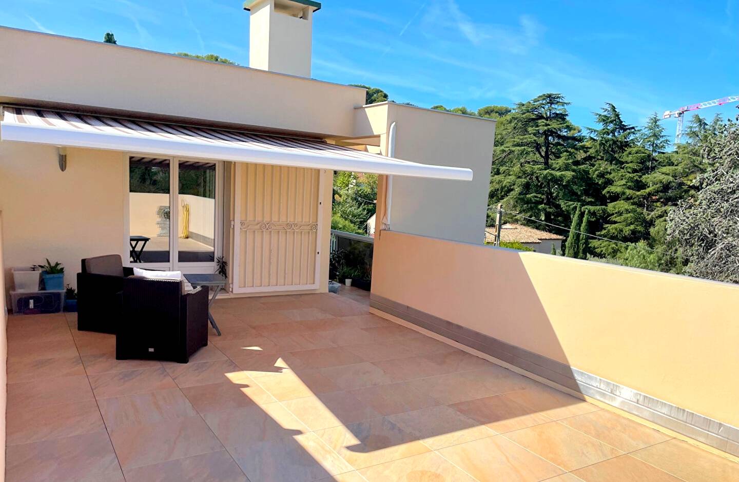 Appartement avec très grande terrasse à vendre à proximité de Cap Brun