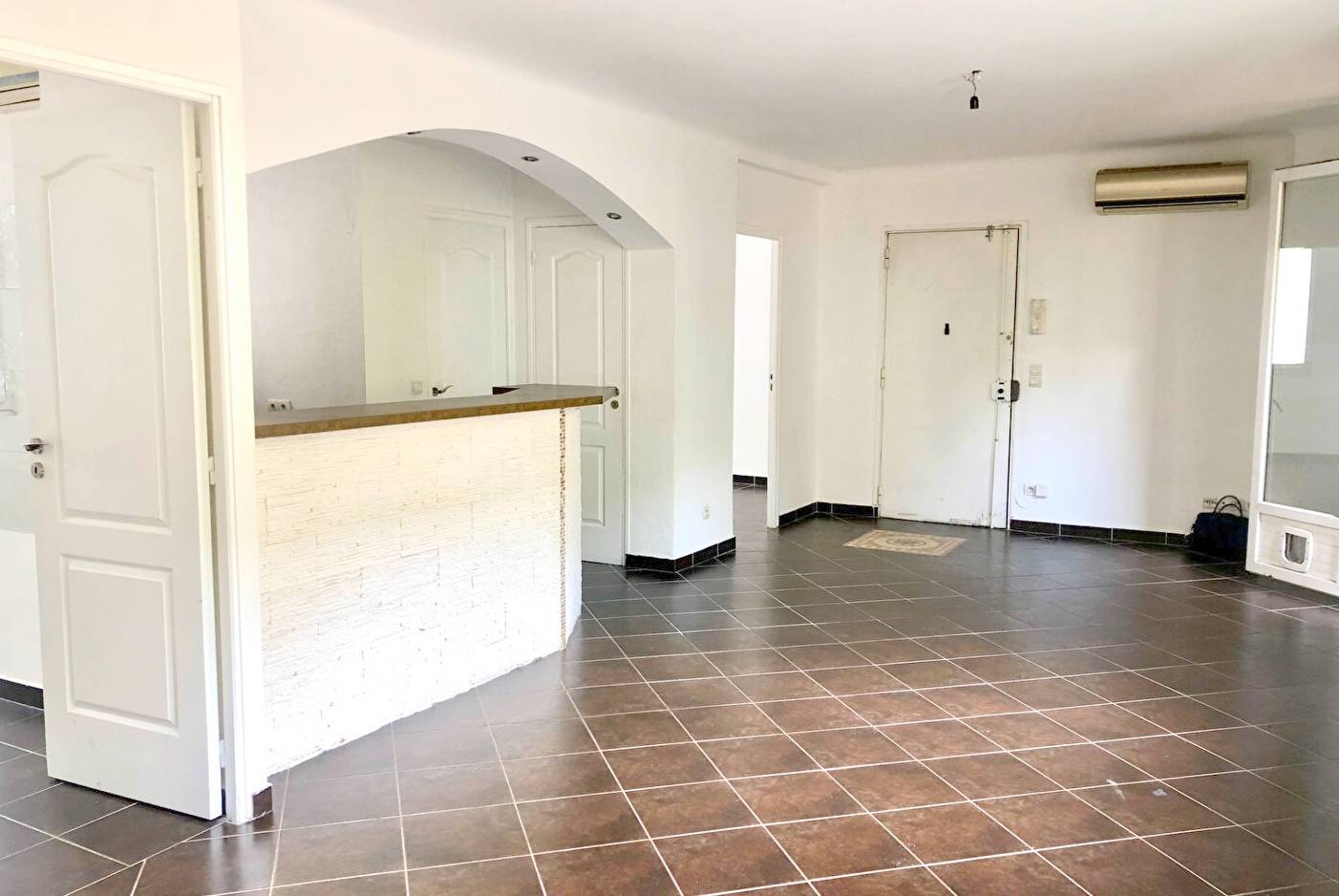 Appartement 3 pièces traversant et climatisé à vendre à Toulon, dans les environs du centre-ville