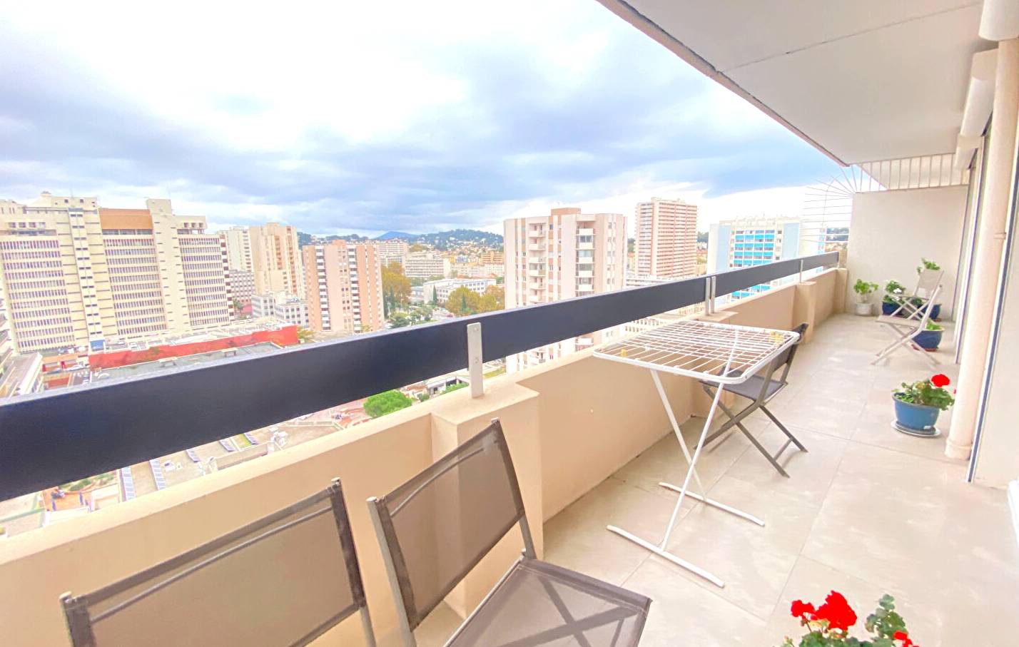 Appartement 4 pièces avec terrasse à vendre quartier la Rode, proche de l'Avenue Franklin Roosevelt