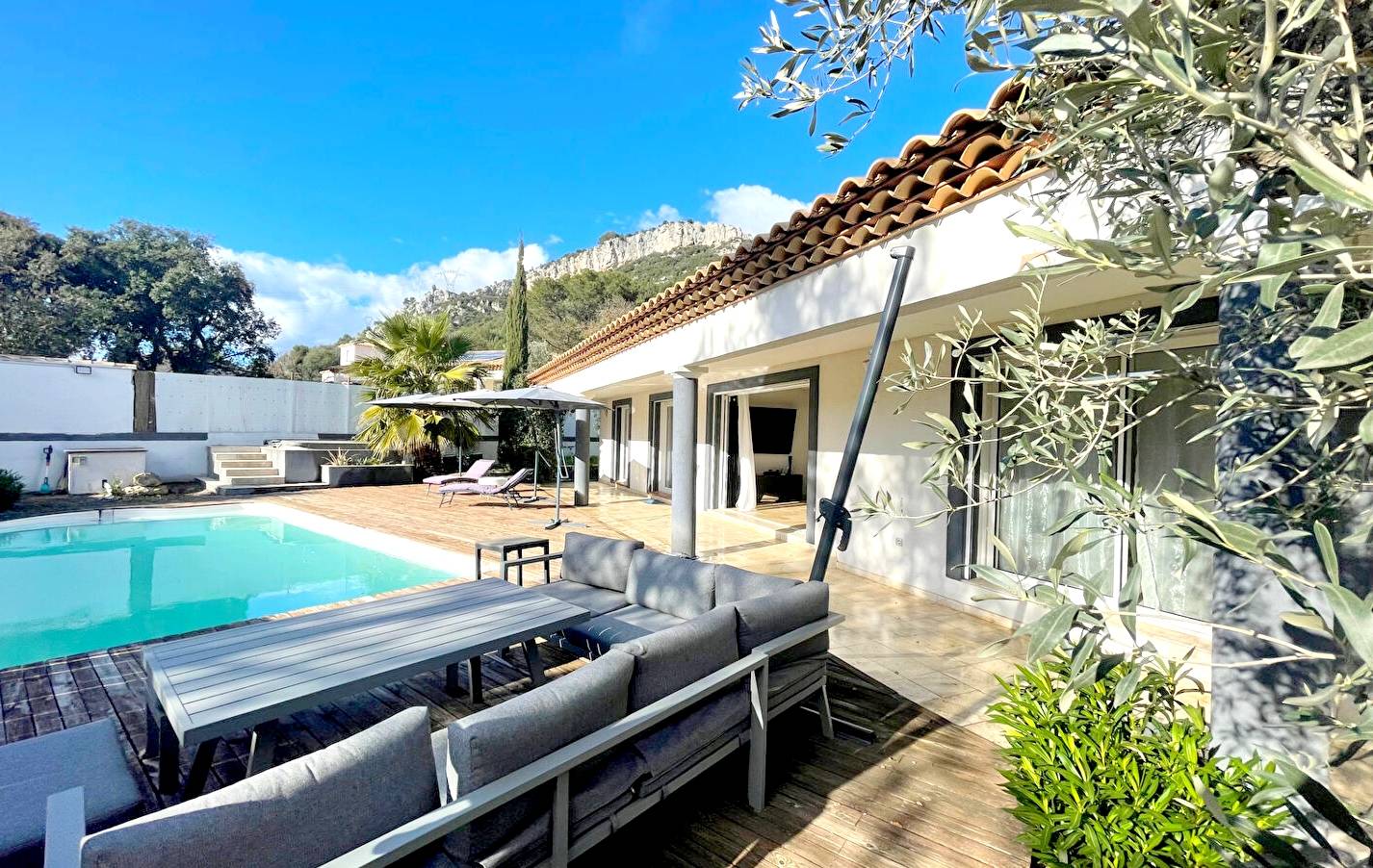 Propriété contemporaine avec piscine à vendre dans le quartier de Tourris à La Valette-du-Var