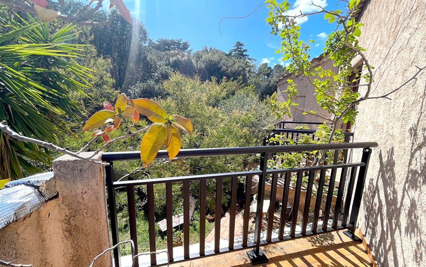 Maison en résidence de standing avec piscines à vendre à proximité de la plage de Méjean