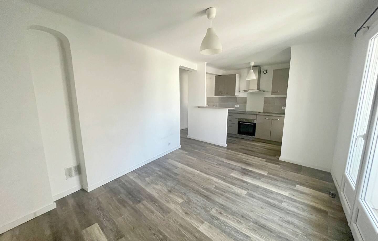 Appartement de deux chambres rénové à vendre résidence 