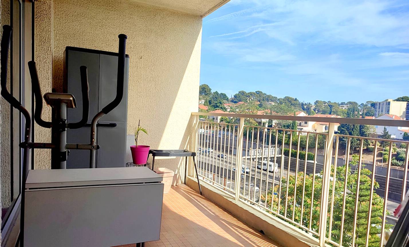 Appartement en dernier étage à vendre quartier Saint-Jean à Toulon