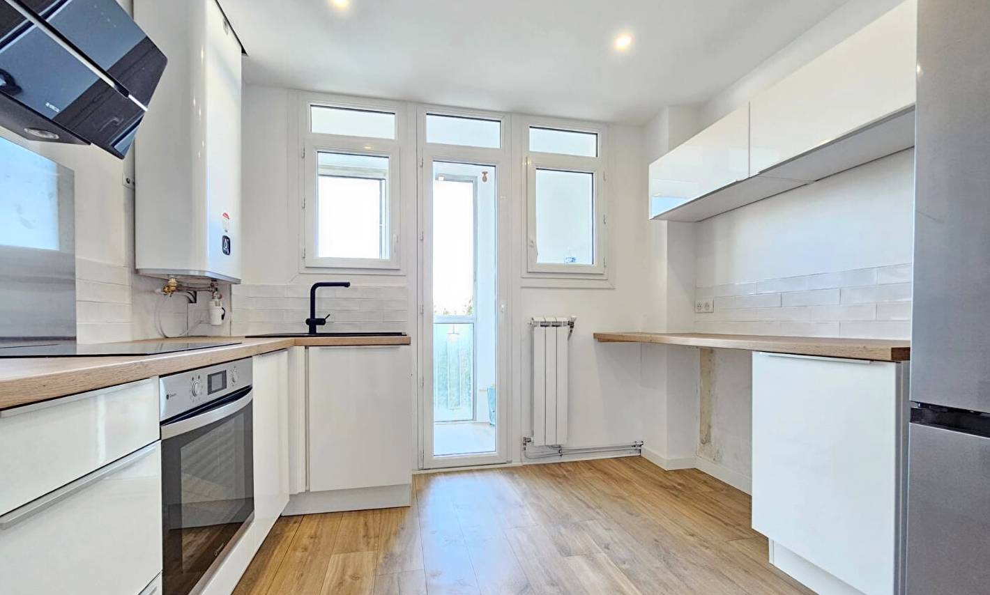 Appartement avec cuisine neuve à vendre quartier Sainte-Claire, à côté de l'Avenue 83