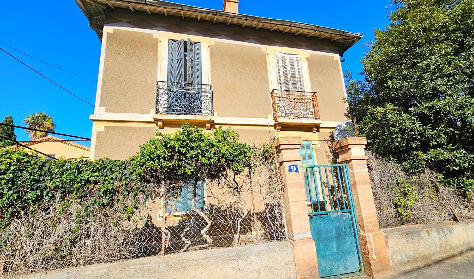 Maison bourgeoise des années 30 à vendre dans le centre de Hyères