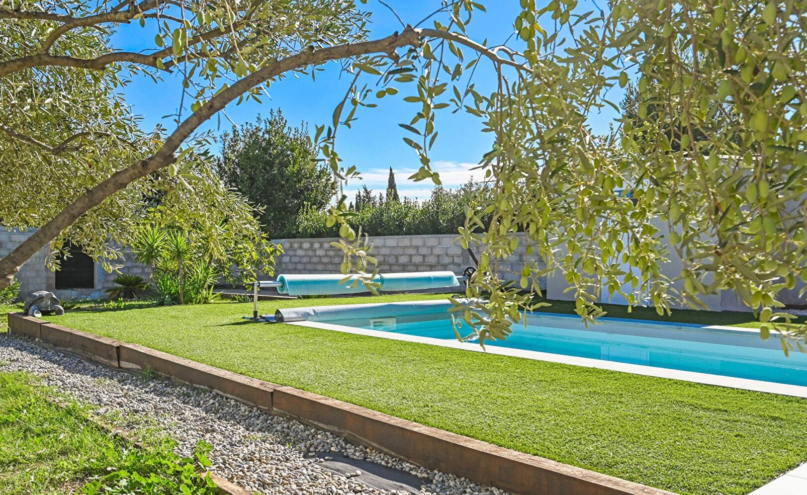 Villa avec jardin et piscine à vendre à proximité du village de Cuers