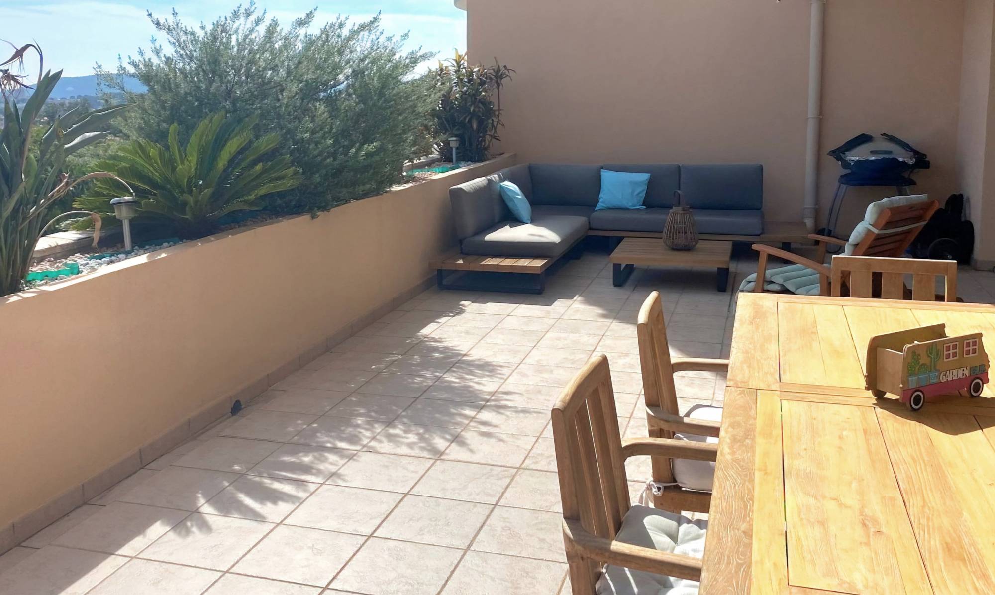 Appartement avec grande terrasse à vendre par notre agence immobilière Toulon