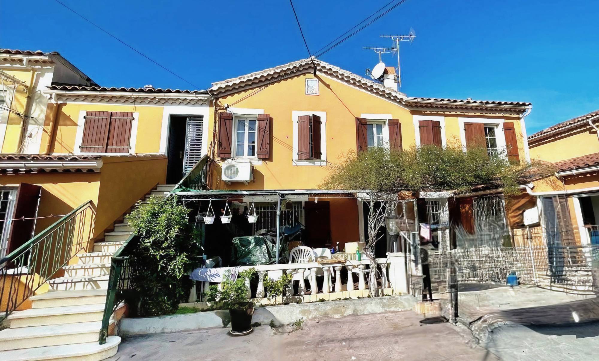 Propriété divisée en deux appartements à vendre quartier de l'Escaillon à Toulon