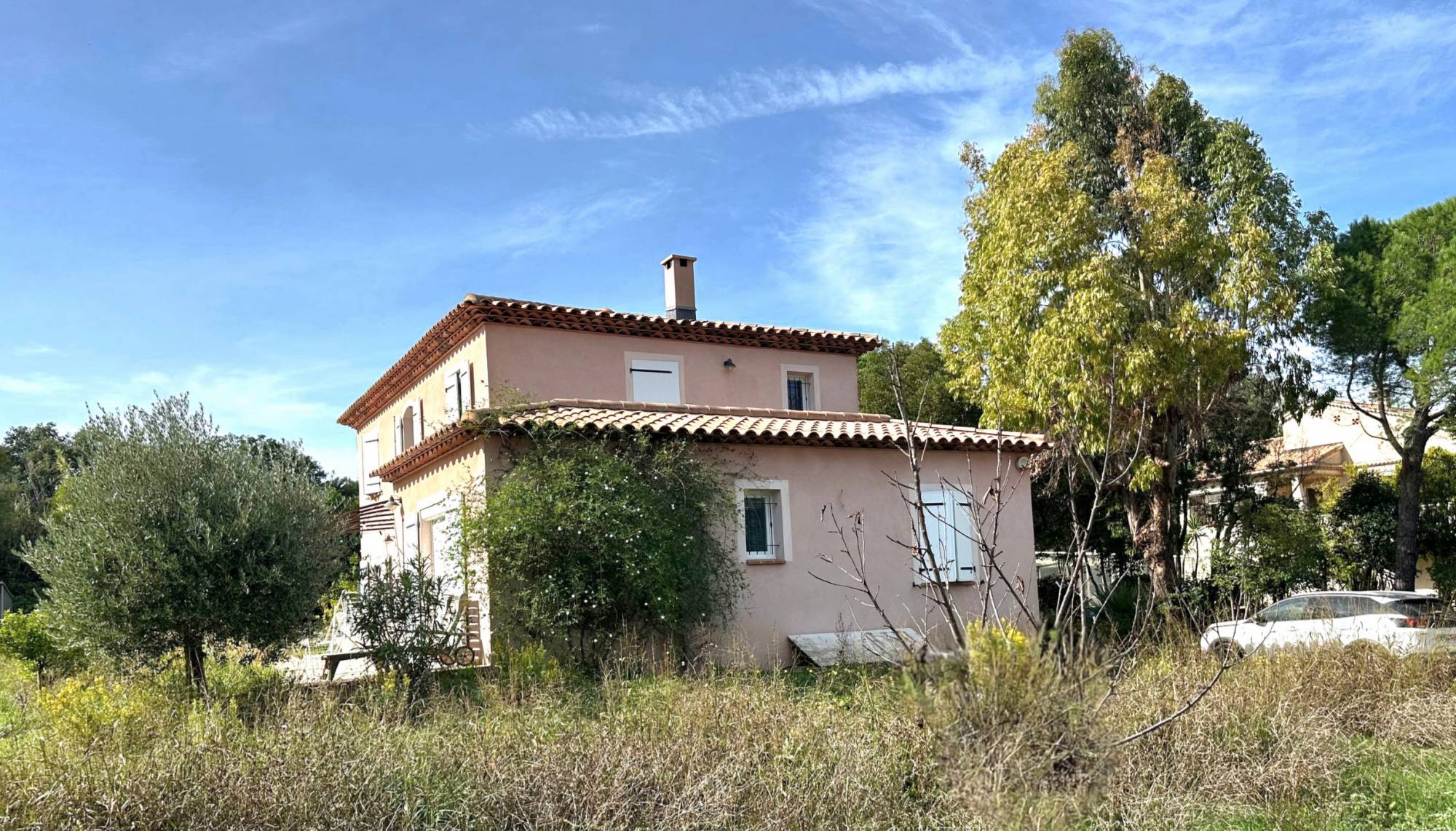 Villa avec terrain et garage à vendre par notre agence immobilière au Pradet