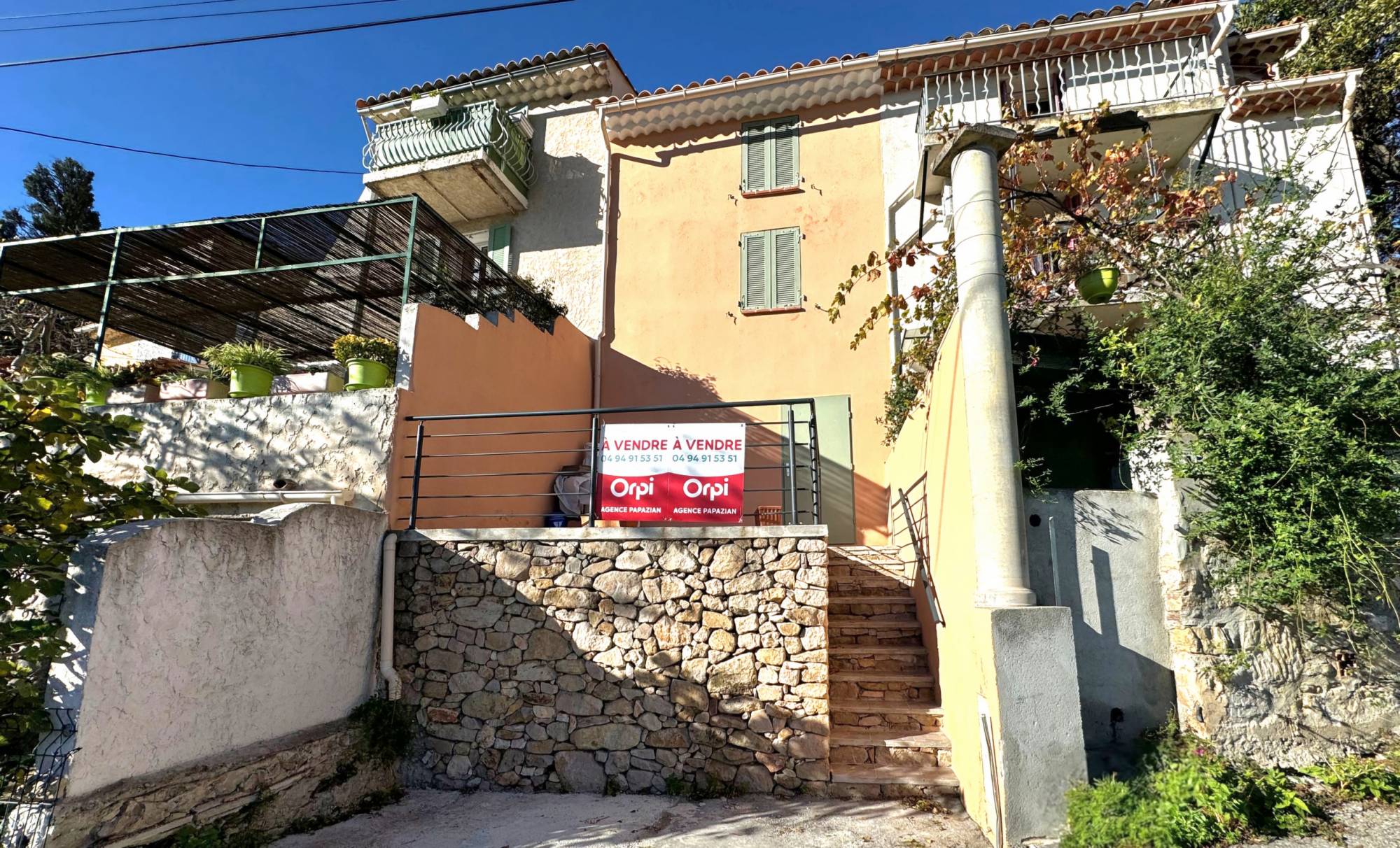 Maison de hameau à vendre dans la campagne de Toulon, à proximité du Revest