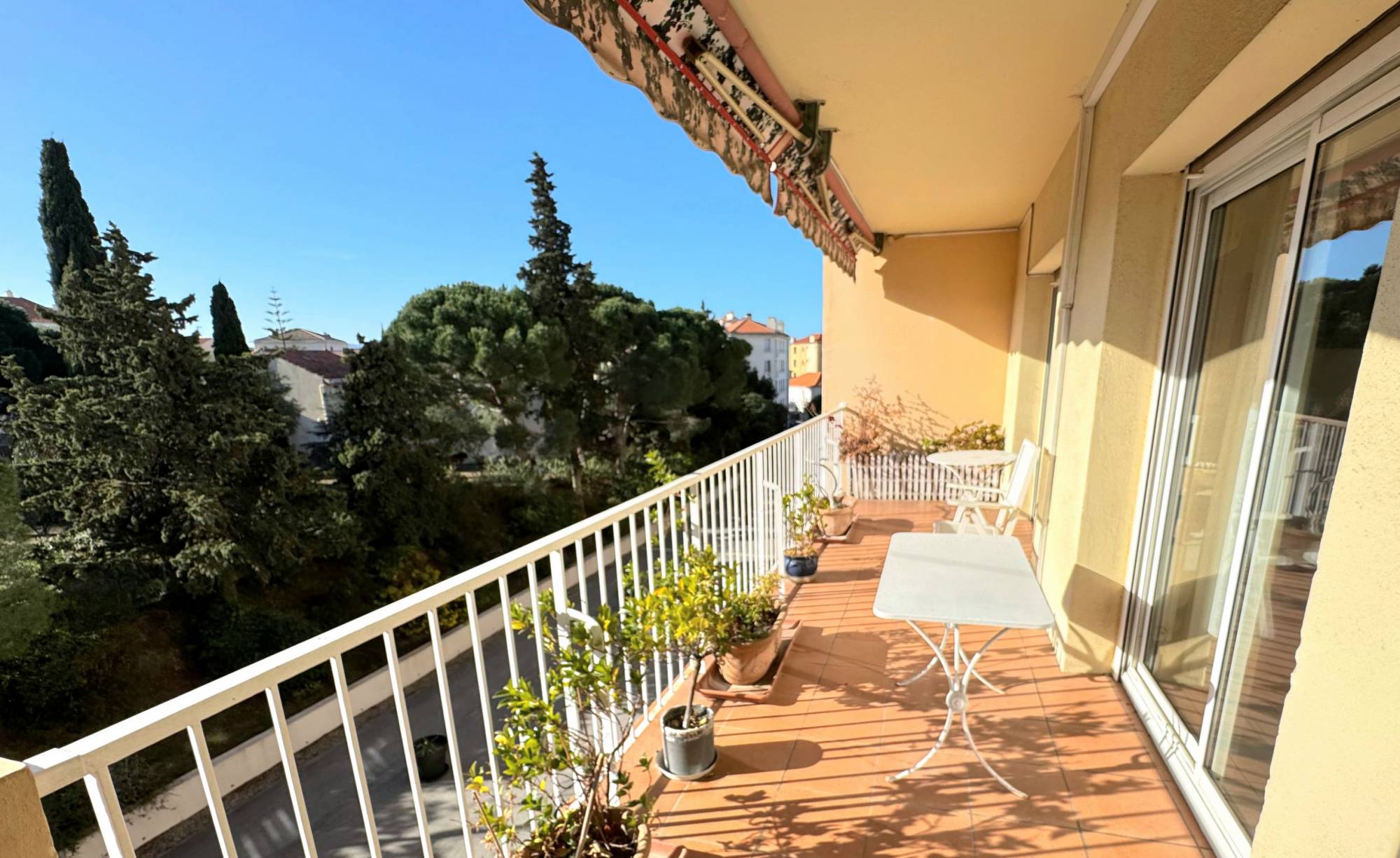 Appartement T4 traversant avec garage à vendre dans le quartier du Mourillon à Toulon