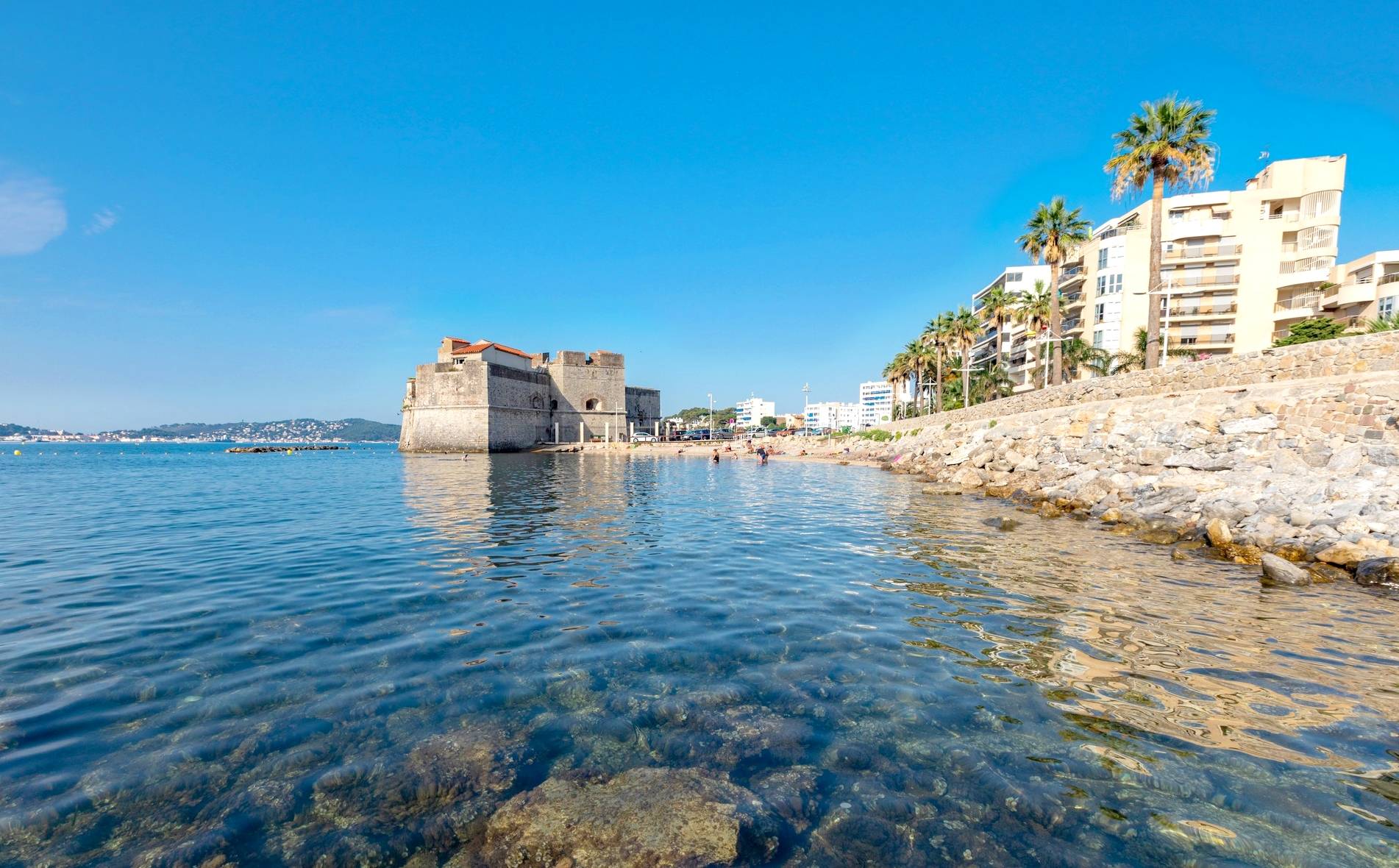 Murs commerciaux à vendre sur le littoral Frédéric Mistral, face au Fort Saint-Louis