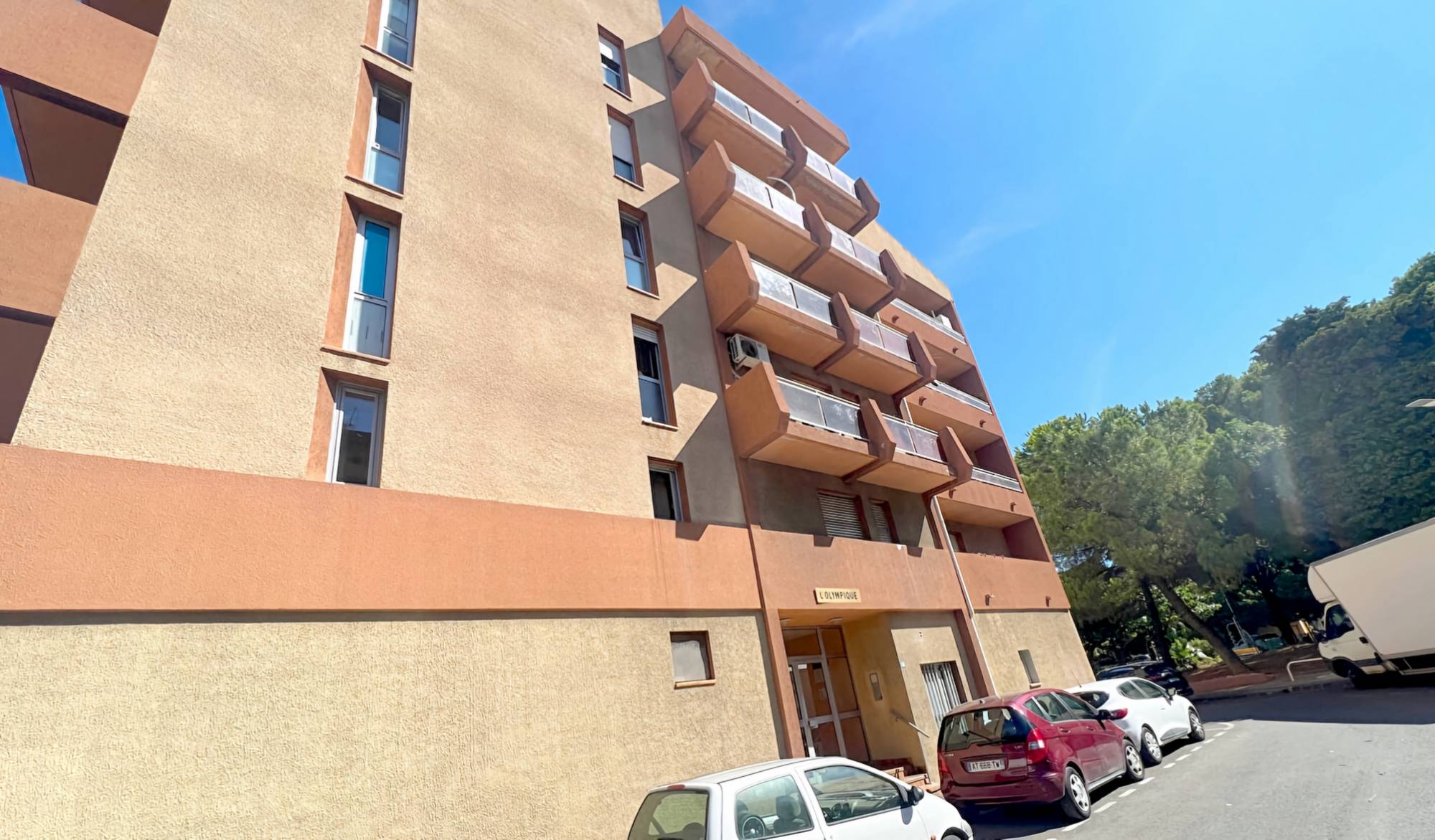 Studio à vendre dans la résidence avec ascenseur 