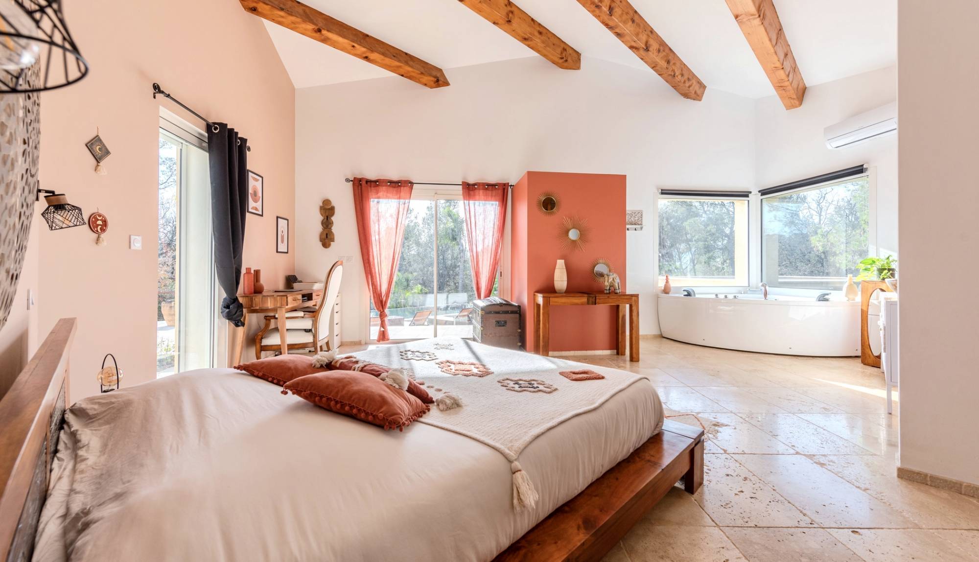 Propriété de style hacienda à vendre dans l'un des plus beaux villages varois