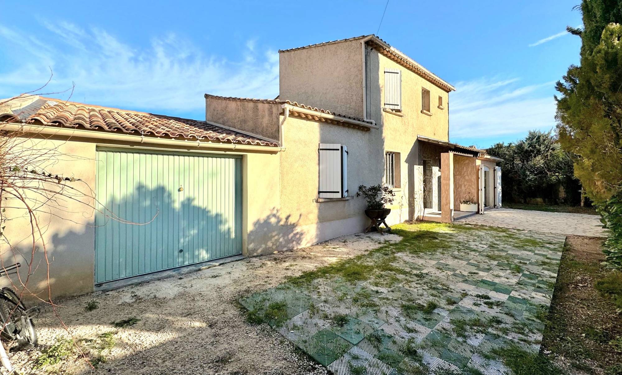 Maison de famille rénovée à vendre par notre agence immobilière à Forcalqueiret