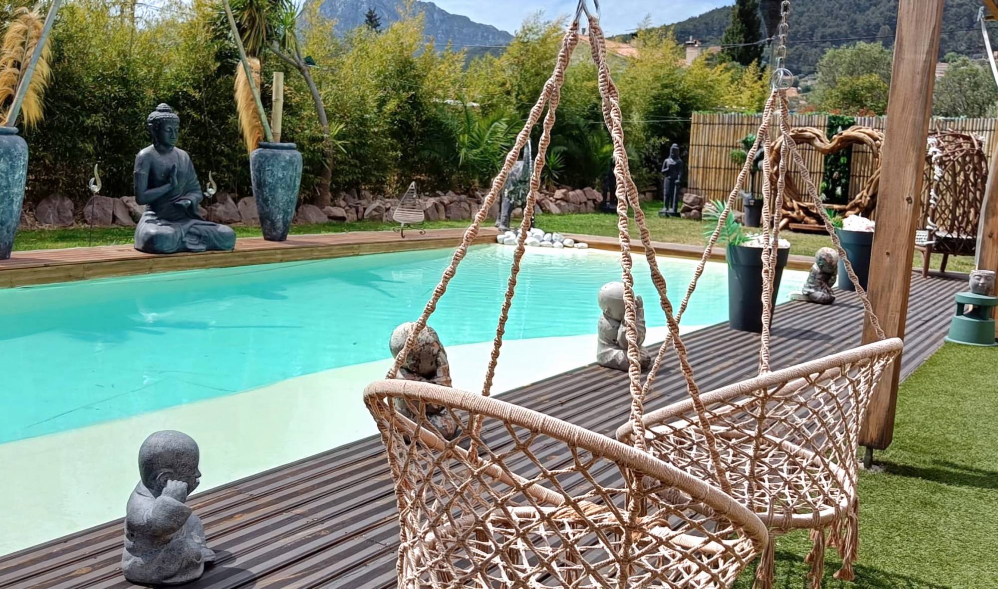 Maison d'hôtes avec love rooms et piscine à vendre sur le littoral méditerranéen