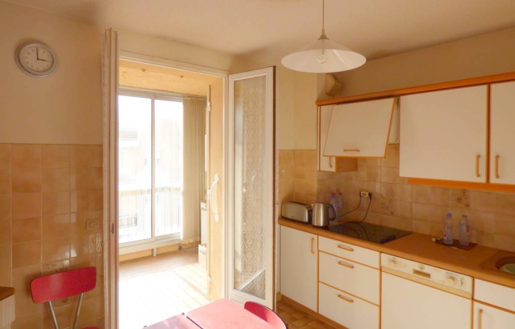 Appartement avec terrasse fermée à vendre dans un immeuble avec ascenseur à Saint-Roch