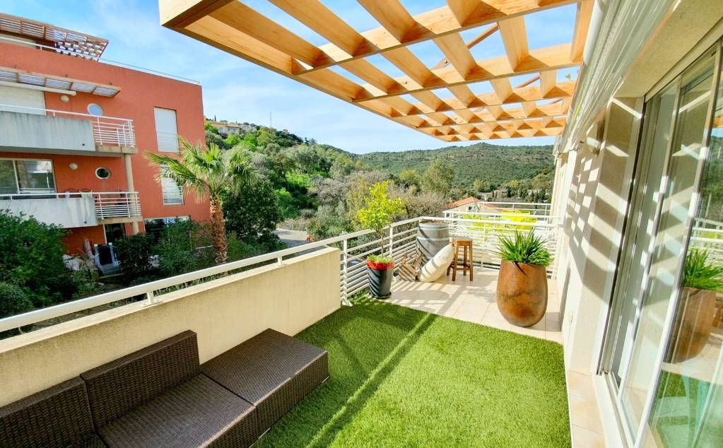 Appartement avec terrasse à vendre dans une résidence avec ascenseur à Hyères