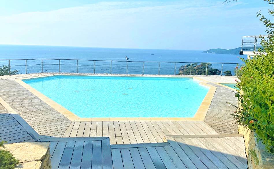 Résidence prestigieuse avec piscine ouvrant sur la Méditerranée