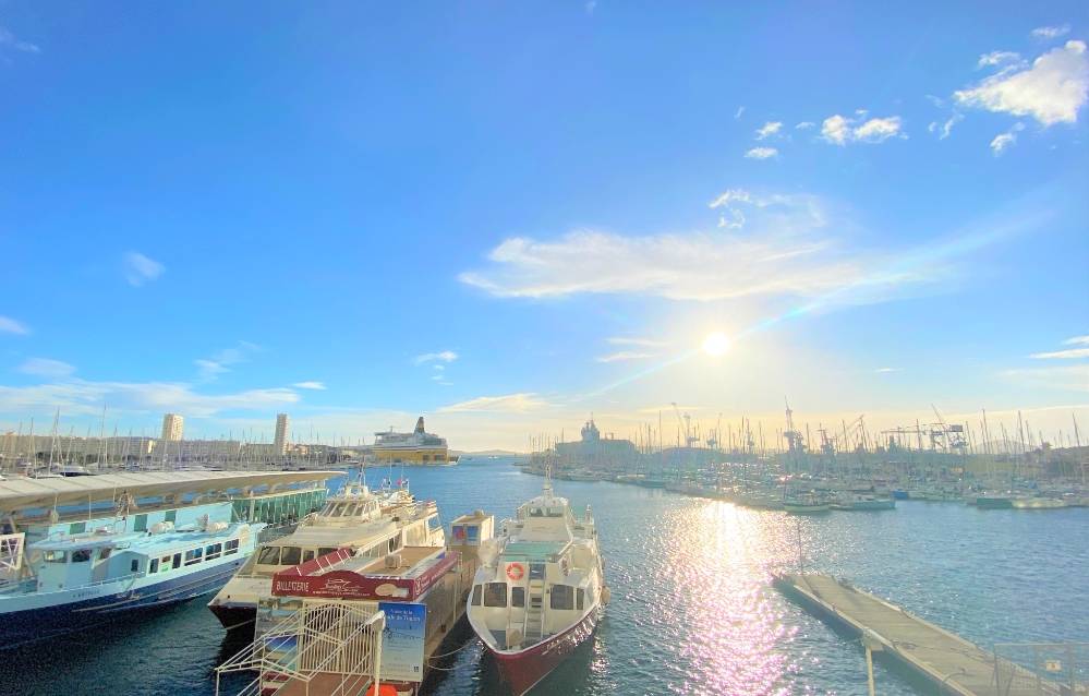 Vue mer de la rade depuis le port de Toulon