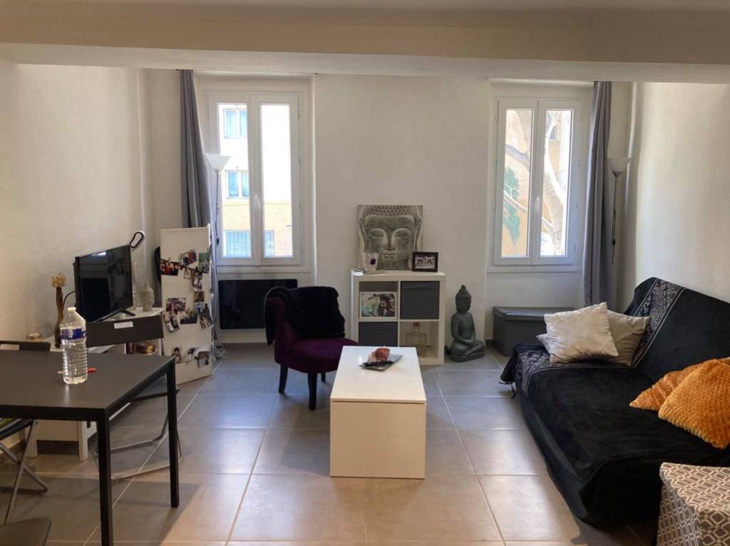 QUARTIER SAINT JEAN TOULON A VENDRE APPARTEMENT T2 EN PREMIER ÉTAGE ET CAVE