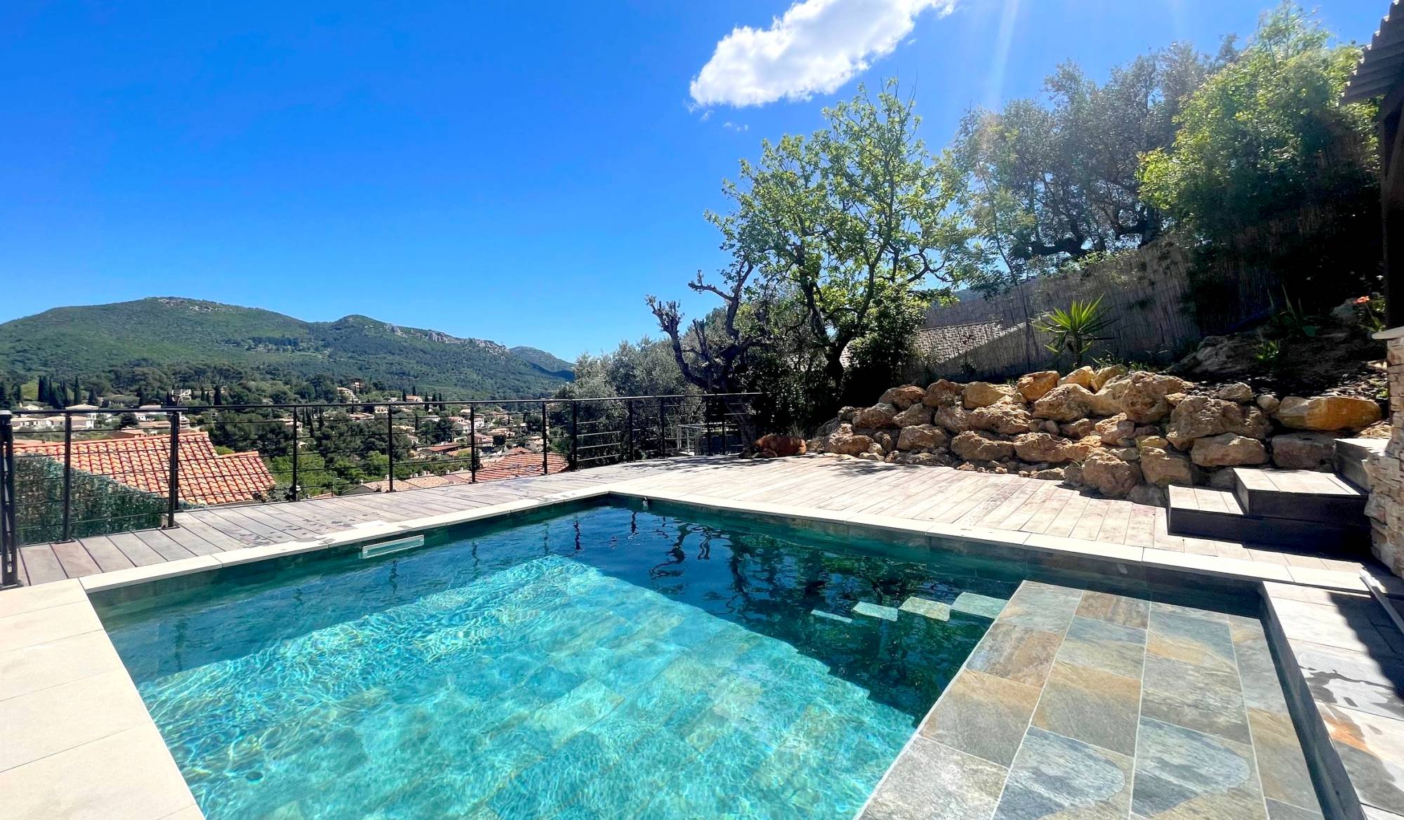 Maison contemporaine avec piscine à vendre au Revest-les-Eaux