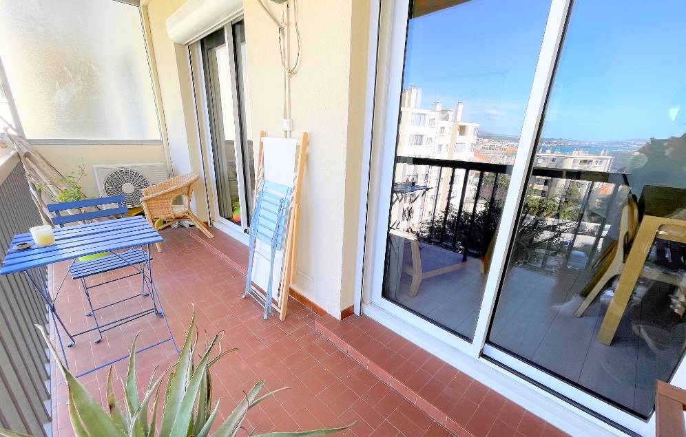 Appartement T4 avec terrasse à vendre dans une résidence avec ascenseur au Mourillon