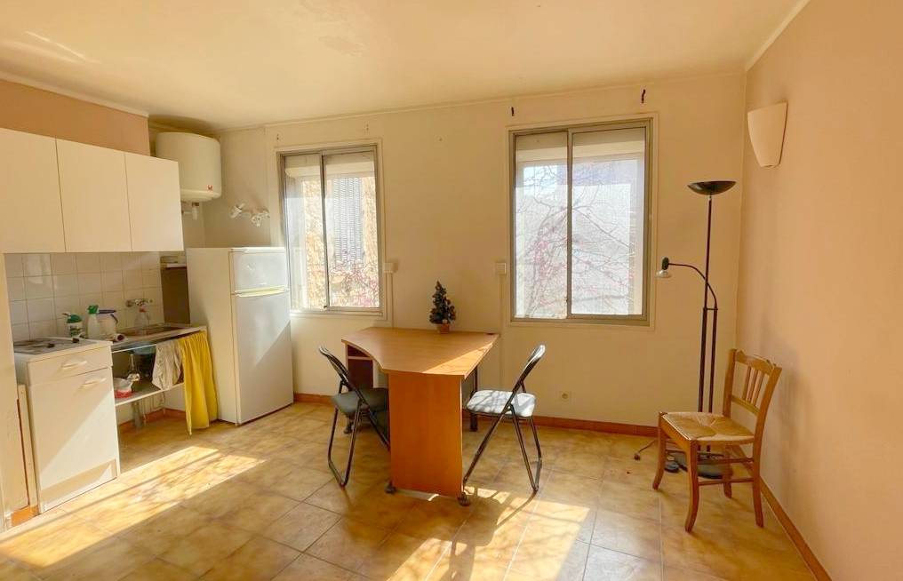 Studio en rez-de-chaussée à vendre dans maison de ville à Toulon