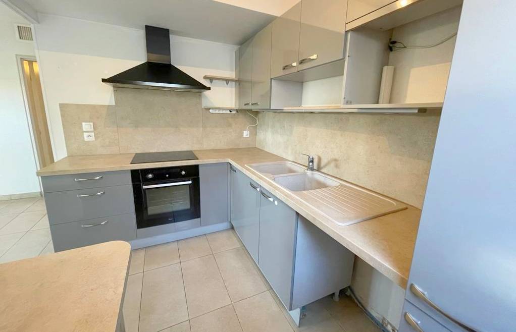 Appartement avec cuisine équipée à vendre dans le centre-ville de La Crau