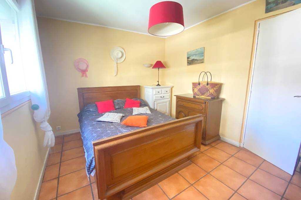 Appartement faux T4 de deux chambres à vendre à Toulon 83000