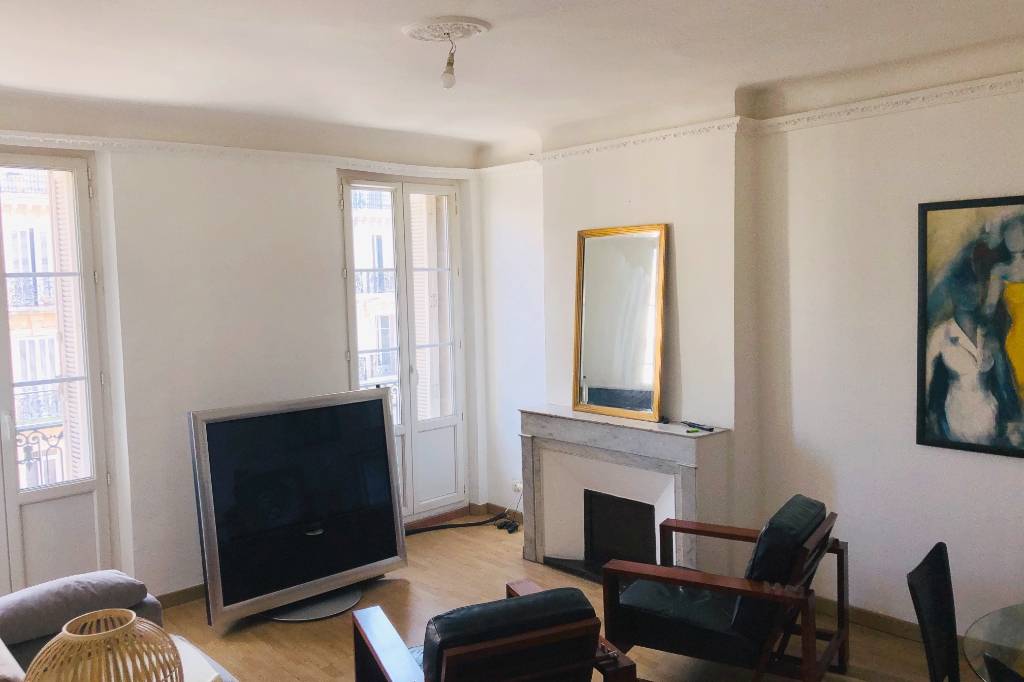 Appartement T3 à vendre dans un immeuble haussmannien proche de l'Opéra de Toulon