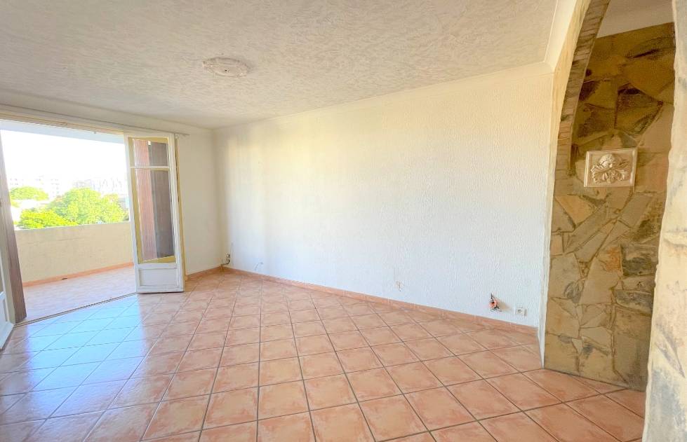 Appartement T2 volumineux en premier étage à vendre à Toulon Ouest