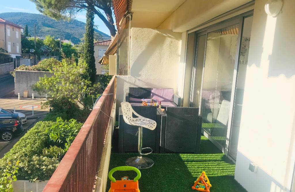 Appartement avec terrasse à vendre quartier la Serinette