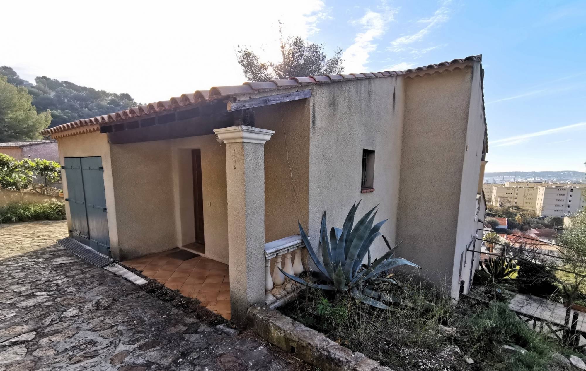 Maison 4 pièces avec jardin, garage et vue mer à vendre secteur Fort Rouge à Toulon