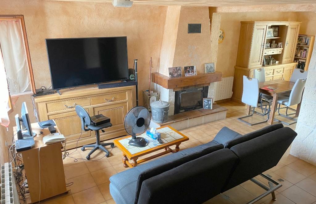 Maison de trois chambres à vendre par agence immobilière sur la banlieue de Toulon