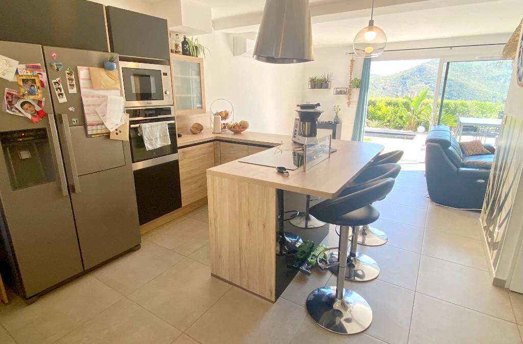 Maison avec jardin et piscine de type T4 à vendre au Revest, à proximité de Toulon