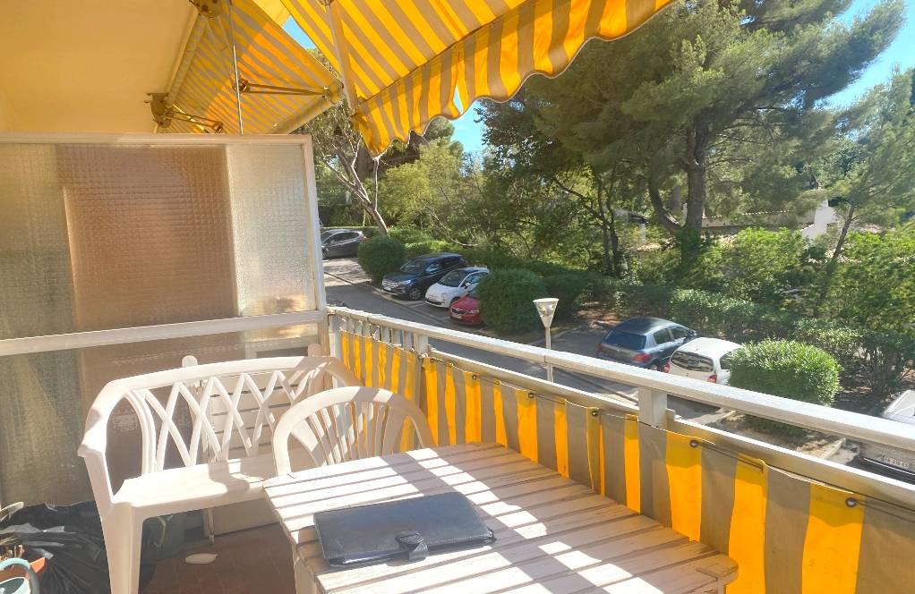 Appartement T2 traversant avec terrasse à vendre quartier Petit Bois à Toulon