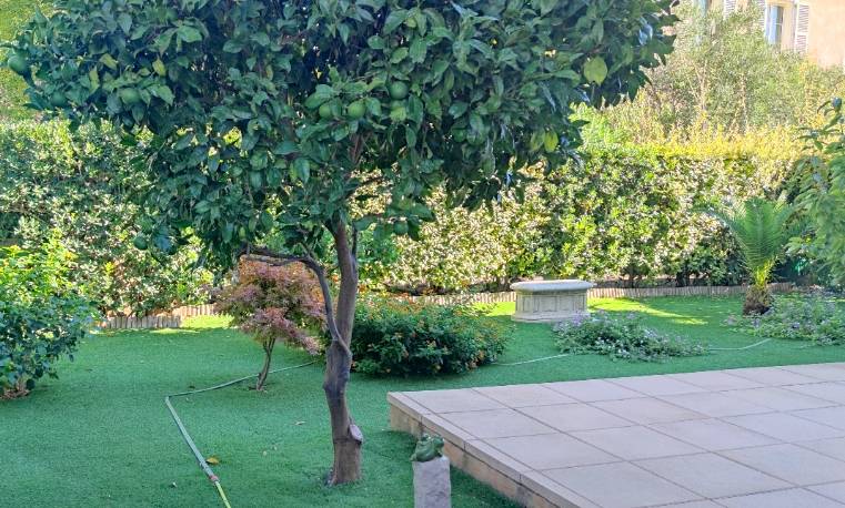 Appartement avec terrasse et jardin à vendre dans le centre de La Crau