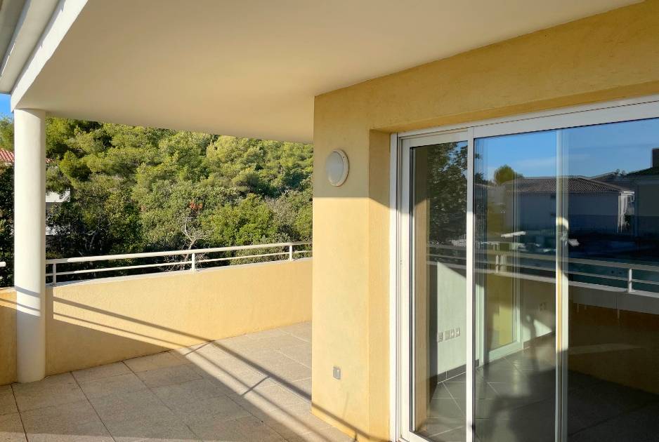 Appartement T2 avec grande terrasse à vendre quartier les Savels à La Garde