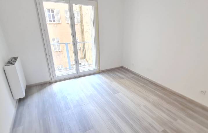 Appartement rénové à vendre à proximité du Boulevard de Strasbourg