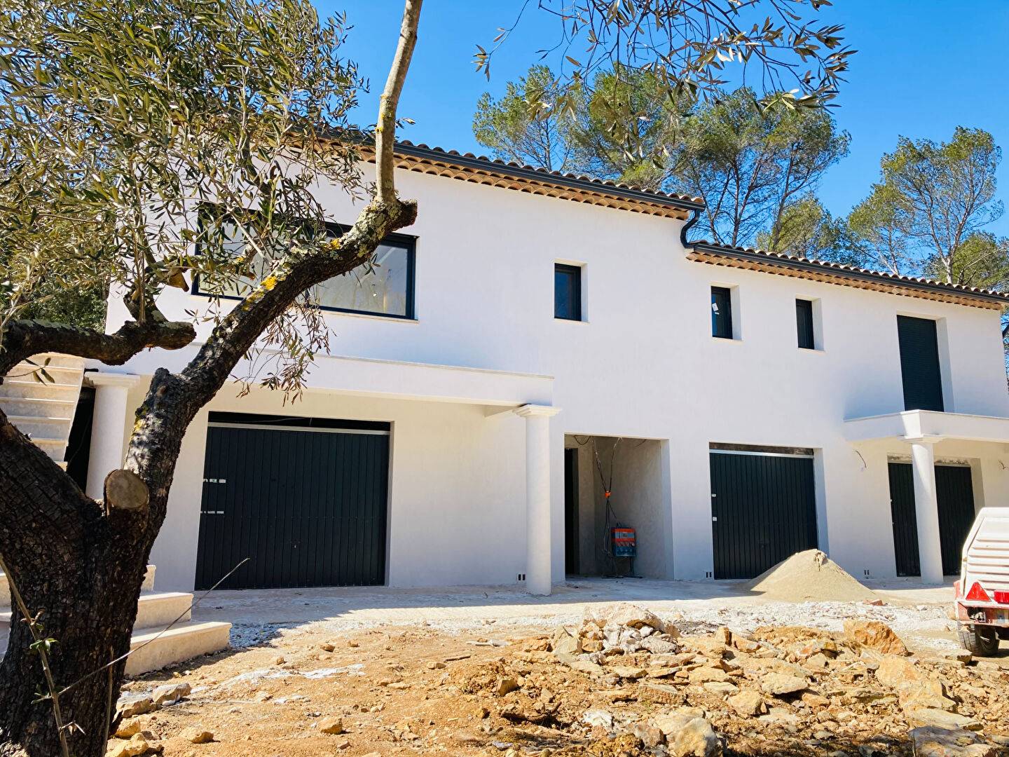 Villa neuve avec piscine à vendre à Besse-sur-Issole