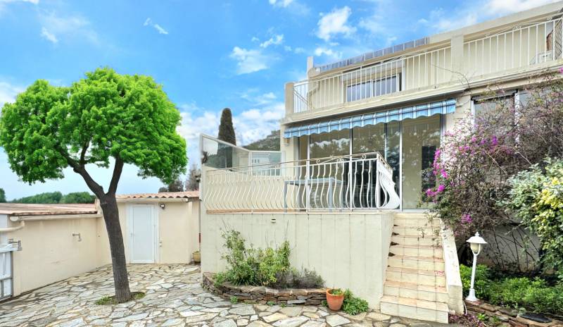 Maison mitoyenne avec jardin à vendre quartier le Faron à Toulon