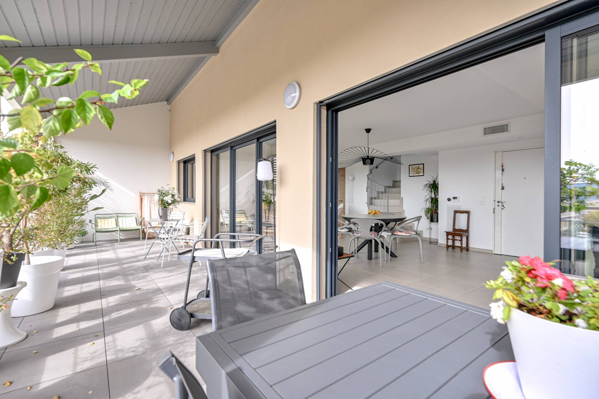 Appartement 5 pièces avec grande terrasse à vendre dans le centre-ville de Hyères