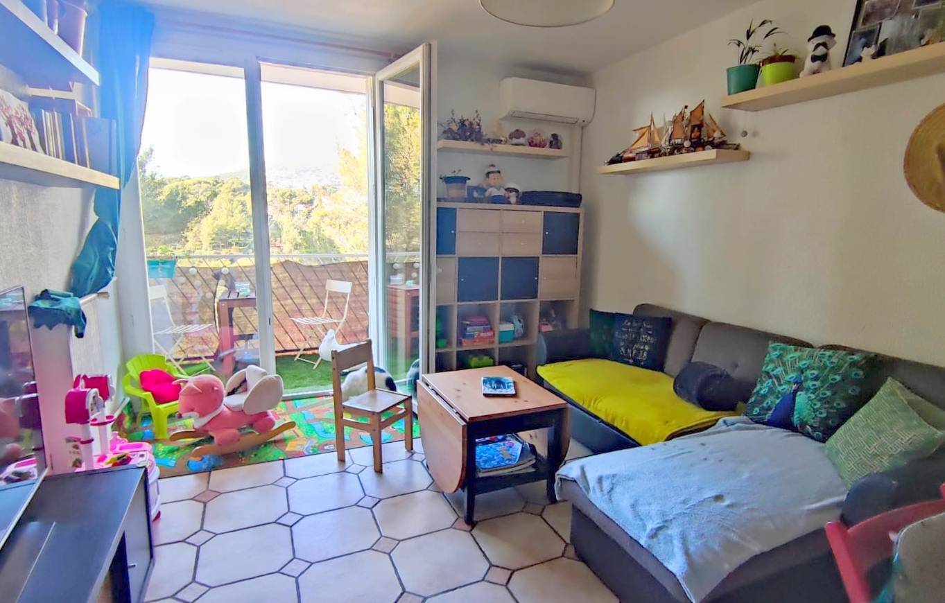 Appartement climatisé de trois pièces à vendre à Toulon, près du Revest