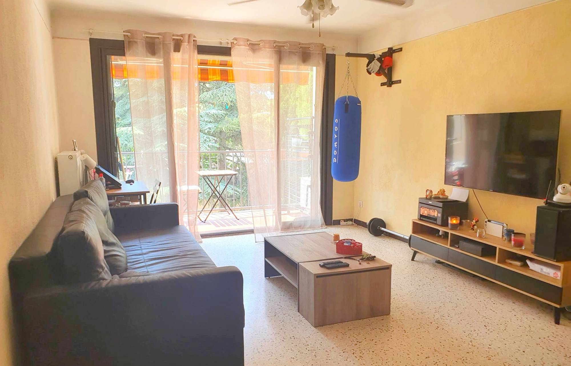 Appartement deux pièces à rénover à vendre à Toulon, quartier de l'Escaillon