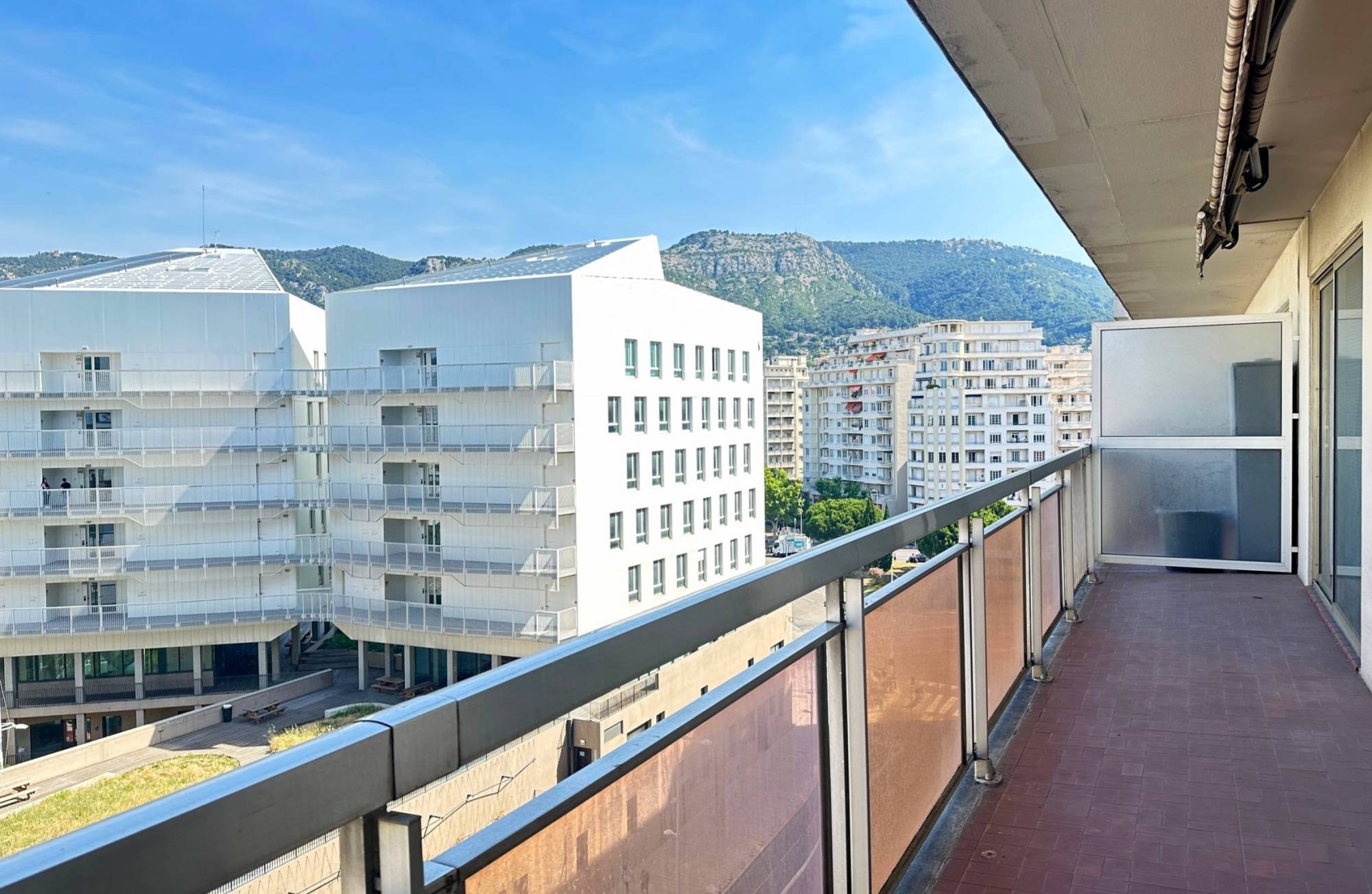 Appartement 3 pièces avec aperçu mer et garage à vendre quartier la Rode à Toulon