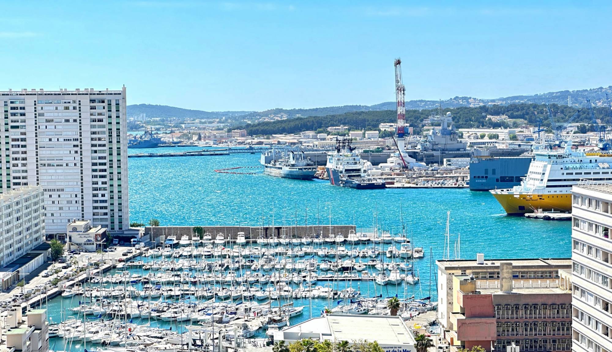 Appartement avec vue mer à vendre dans la résidence de la Tour d'Ivoire à Toulon