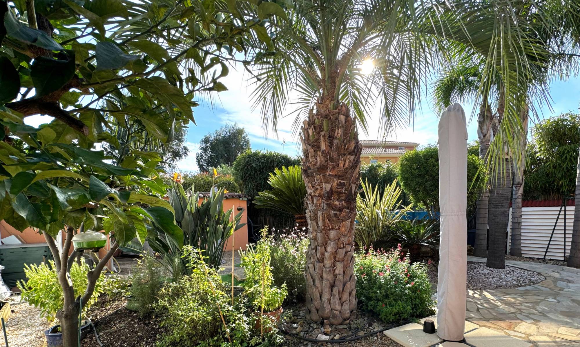 Villa avec jardin luxuriant à vendre quartier les Borrels à Hyères